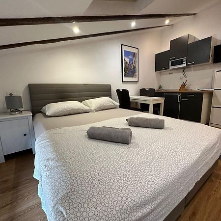 Apartment In The Heart Of Пула Екстер'єр фото